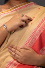 Dhaniakhali – Caramel with Diamond Motif Pure Cotton Handloom Saree - Image 4