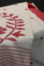 Phulia – Red and White Floral Pure Cotton Handloom Jamdani Saree - Image 3