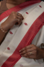 Phulia – Red and White Floral Pure Cotton Handloom Jamdani Saree - Image 4