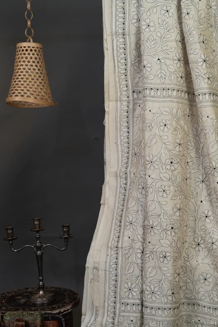 Bolpur – Hand-Stitched Beige Floral Motif Nakshi Kantha Saree
