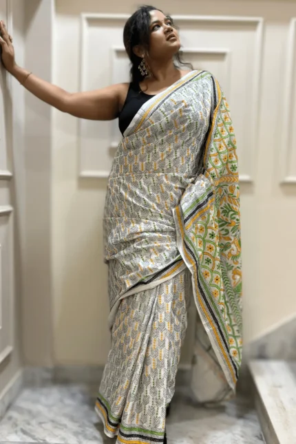 Bolpur – Hand-Stitched White Sunflower Motif Nakshi Kantha Saree