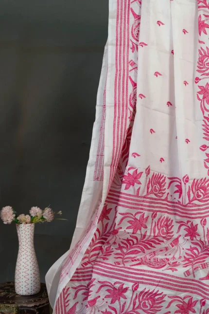 Bolpur – Hand-Stitched White Krishna Flute Motif Nakshi Kantha Saree