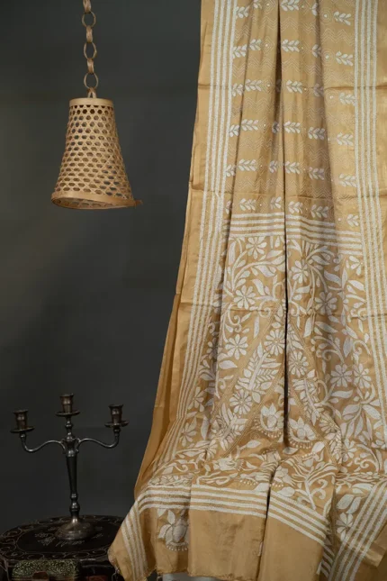 Bolpur – Hand-Stitched Dark Vanilla Floral Motif Nakshi Kantha Saree