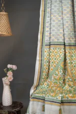 Bolpur – Hand-Stitched White Sunflower Motif Nakshi Kantha Saree