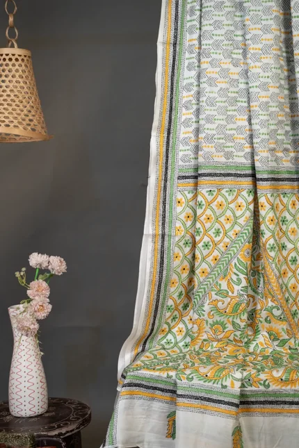 Bolpur – Hand-Stitched White Sunflower Motif Nakshi Kantha Saree