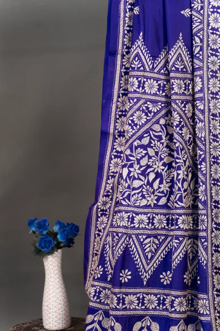 Bolpur – Hand-Stitched Navy Blue Flower Motif Nakshi Kantha Saree