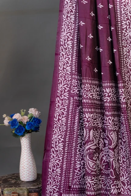 Bolpur – Hand-Stitched Grape Wine Leaf Motif Nakshi Kantha Saree