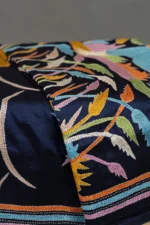 Bolpur – Hand-Stitched Navy Blue Mother-Child Nakshi Kantha Saree - Image 3