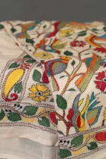 Bolpur – Hand-Stitched Beige Bird Motif Nakshi Kantha Saree - Image 4