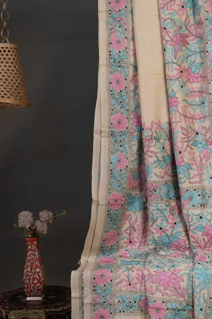 Bolpur – Hand-Stitched Cream Beige Floral Motif Nakshi Kantha Saree