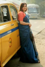 Phulia – Cerulean Blue Handwoven Saree with Lustrous Metallic Highlights - Image 2